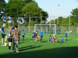 Laatste training S.K.N.W.K. JO10-1 van seizoen 2022-2023 (partijtje tegen de ouders) (160/165)